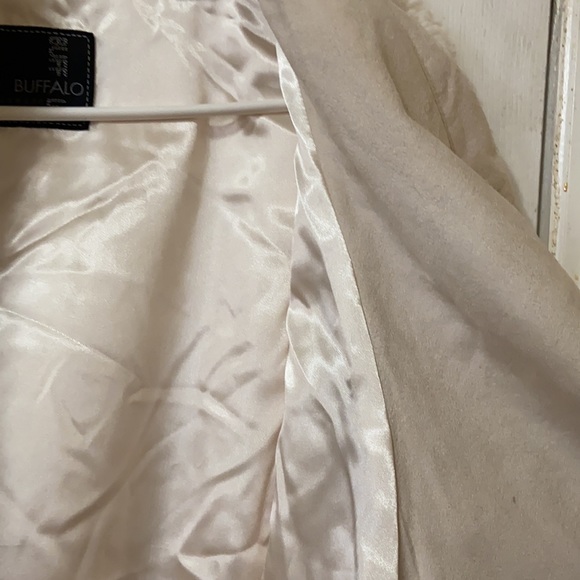 Cream Faux Fur Vest - Picture 4 of 9